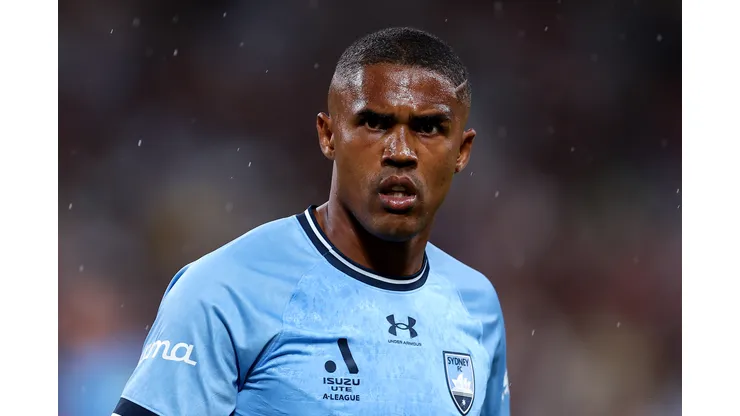 Douglas Costa inicia breve passagem pelo Chievo Verona antes de se transferir para o Al-Itiffaq em Dubai. (Foto: Brendon Thorne/Getty Images)