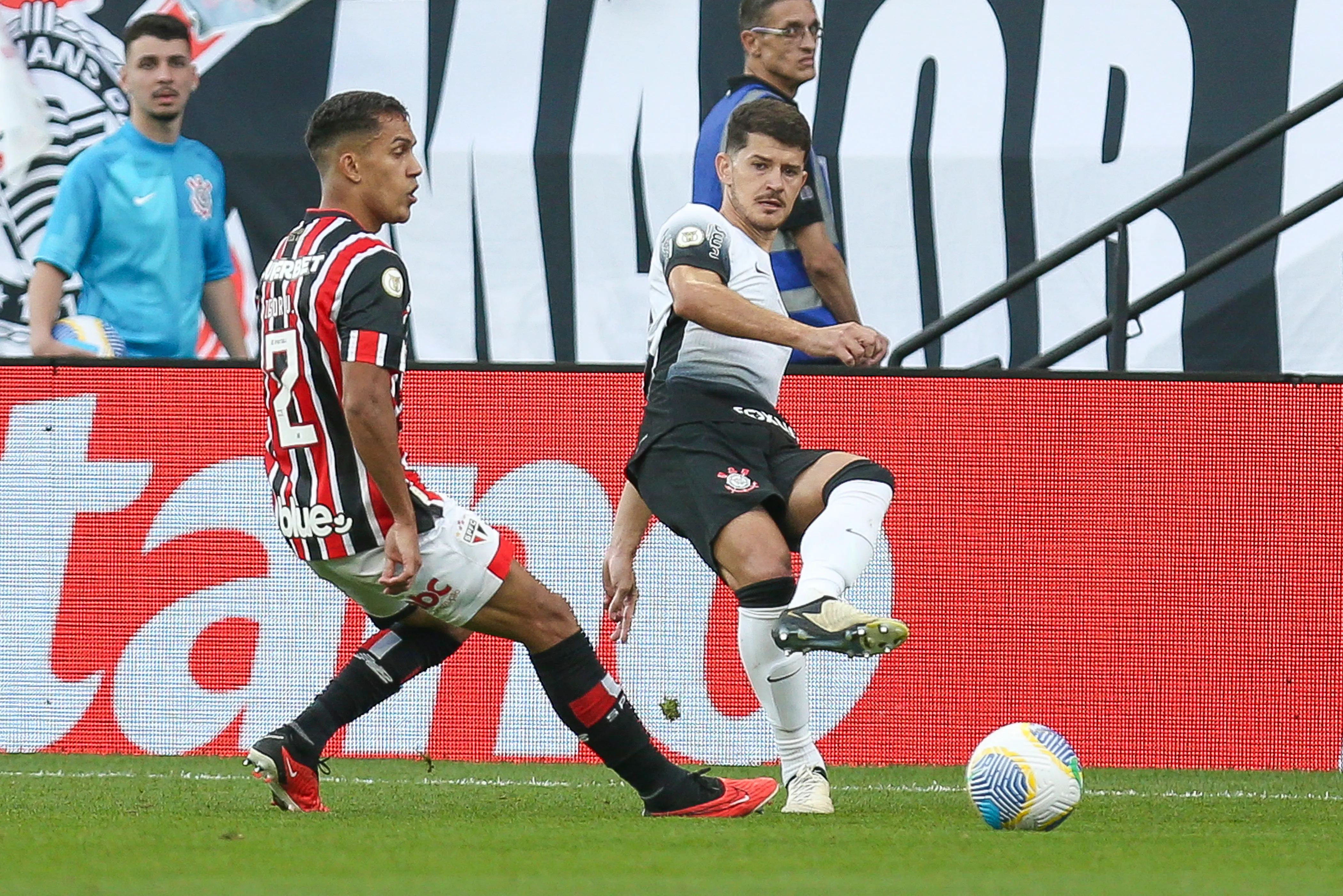Hugo em ação pelo Corinthians. (Foto: Ricardo Moreira/Getty Images)