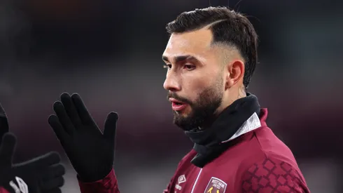 Taty Castellanos, do West Ham United, observa enquanto entra em campo antes da partida da Premier League entre West Ham United e Nottingham Forest, no Estádio de Londres, em 6 de janeiro de 2026, em Londres, Inglaterra. (Foto de Julian Finney/Getty Images)
