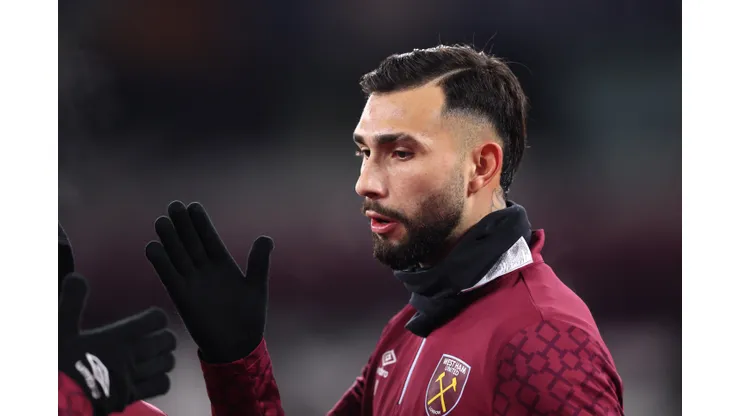 Taty Castellanos, do West Ham United, observa enquanto entra em campo antes da partida da Premier League entre West Ham United e Nottingham Forest, no Estádio de Londres, em 6 de janeiro de 2026, em Londres, Inglaterra. (Foto de Julian Finney/Getty Images)
