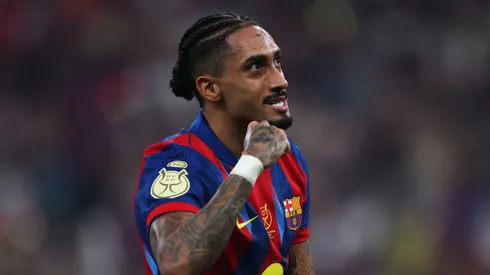Com contrato até 2028, Raphinha prioriza Europa mas mantém sonho de voltar ao Inter. (Foto: Yasser Bakhsh/Getty Images)