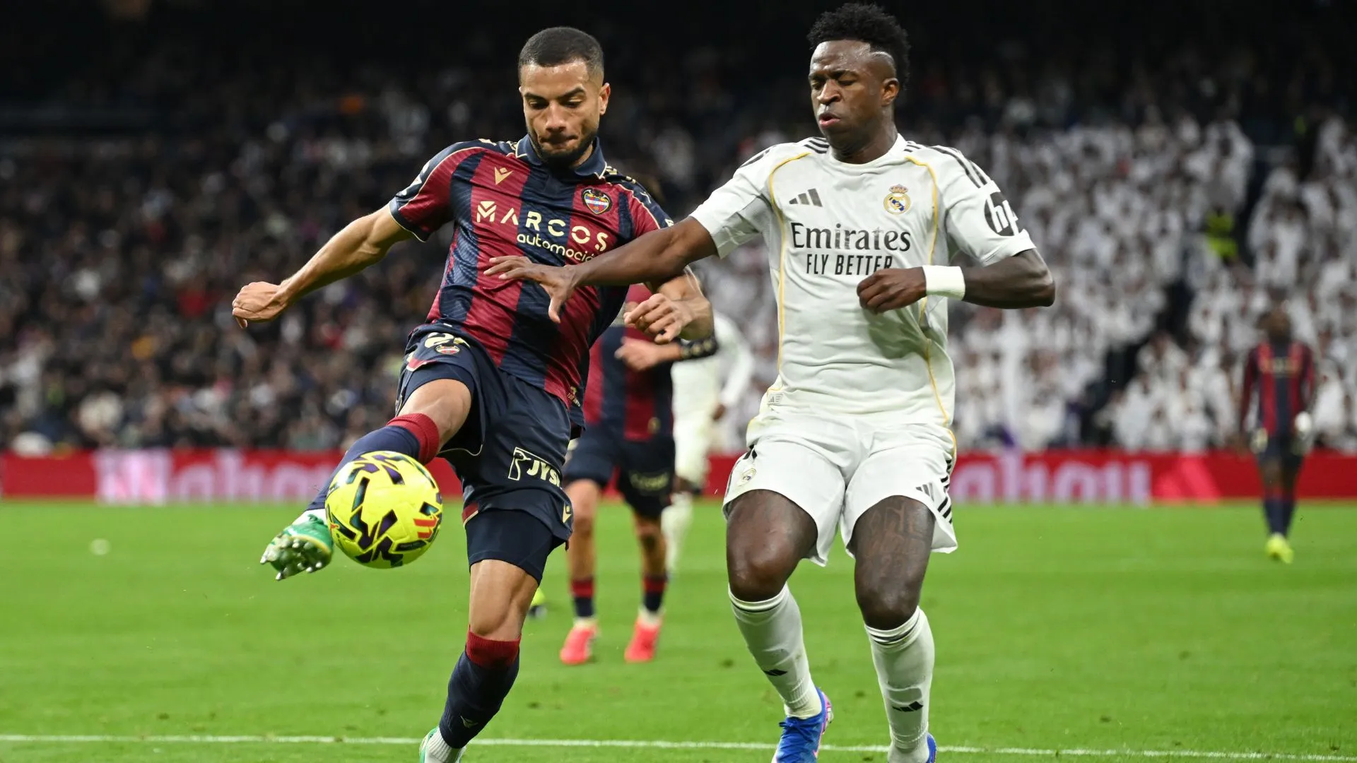 Lance de Vinicius Júnior em Real Madrid x Levante (foto: Denis Doyle/Getty Images)