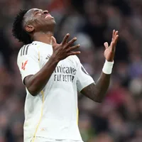 Sob vaias a Vinicius Júnior, Real Madrid vence e encosta no Barcelona