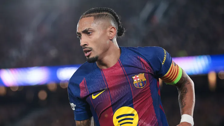 Raphinha corre em jogo do Barcelona. (Foto: Eric Alonso/Getty Images)