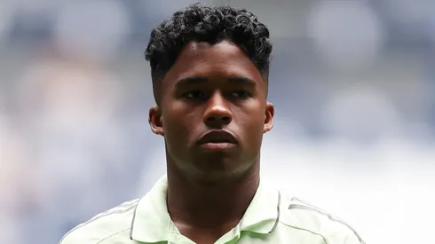 Endrick antes de jogo. (Foto: Florencia Tan Jun/Getty Images)
