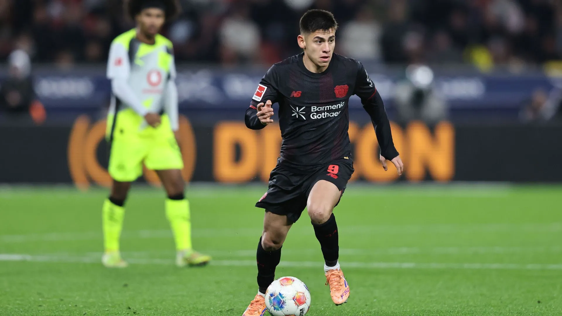 Echeverri estava no Leverkusen antes de ser emprestado pelo Manchester City para o Girona (foto: Christof Koepsel/Getty Images)