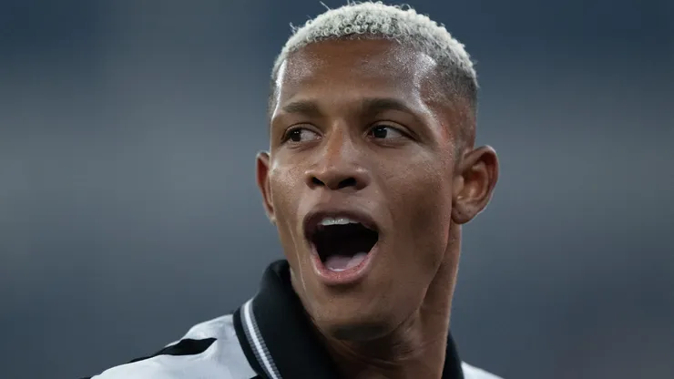 Zenit tenta tirar Danilo do Botafogo. Foto: Jorge Rodrigues/AGIF