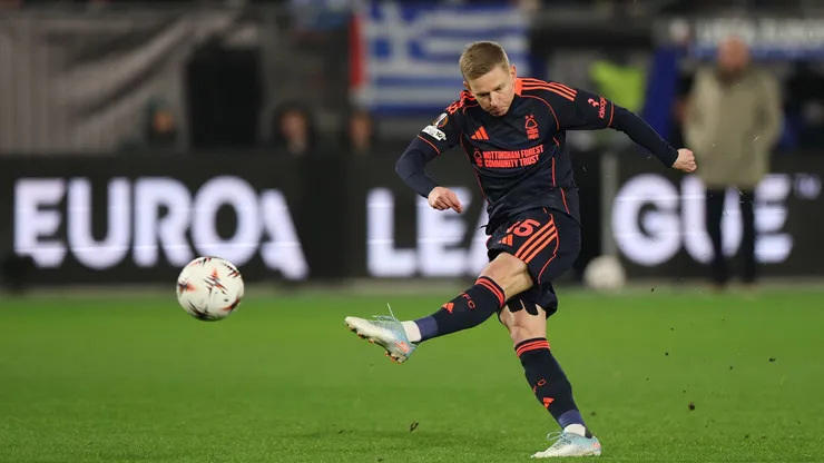 Zinchenko pertence ao Arsenal e está emprestado para o Nottingham Forest