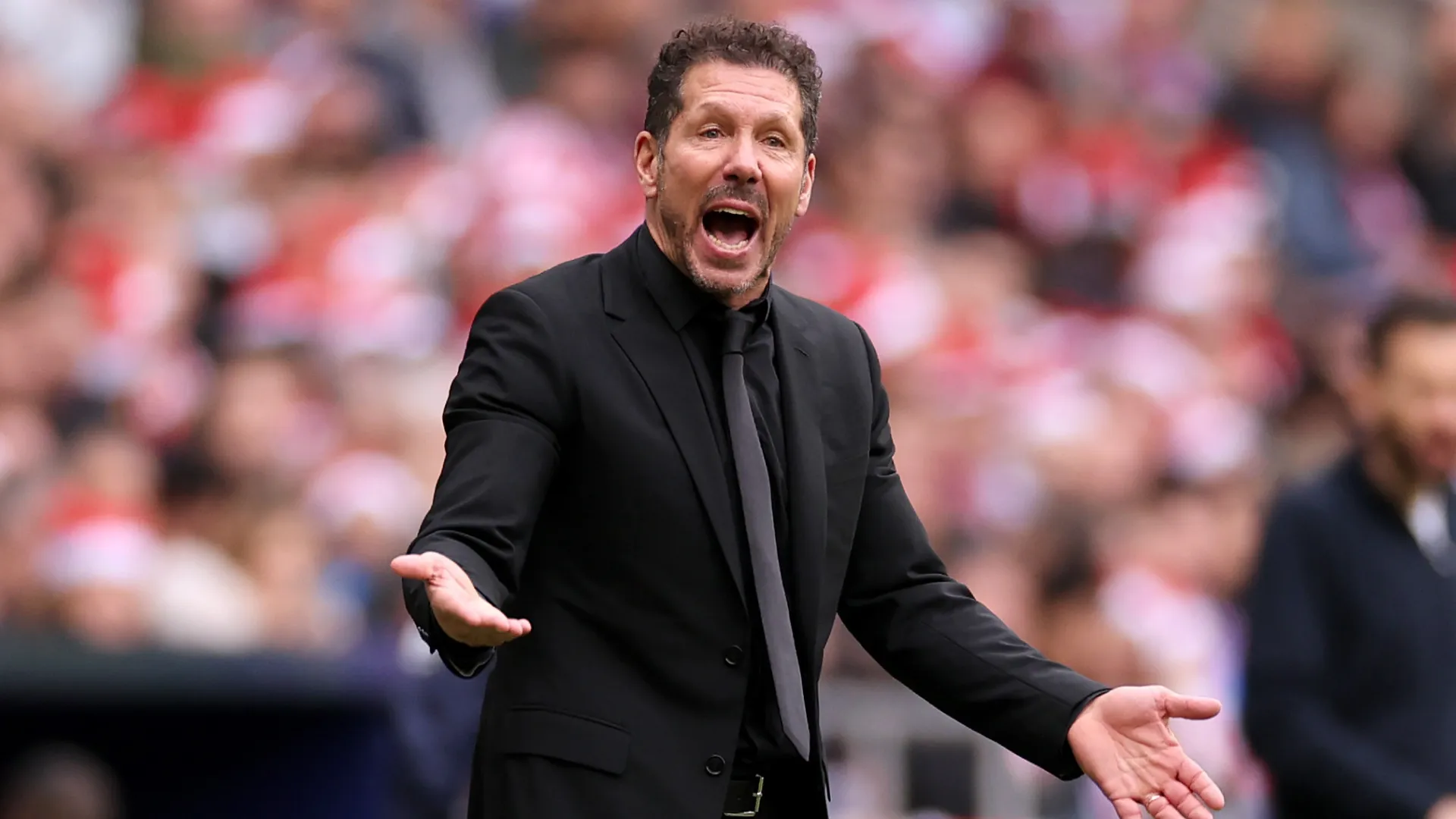 Diego Simeone grita durante partida do Atlético de Madrid