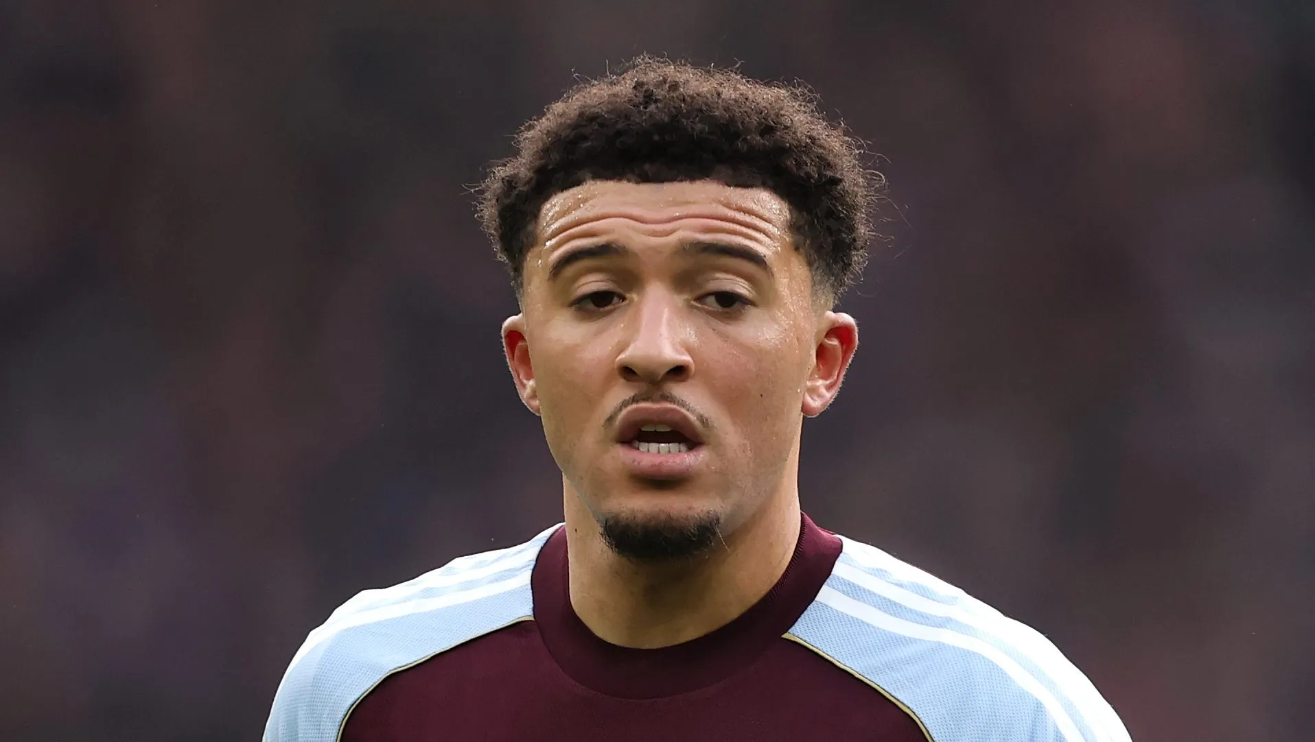 Sancho em campo pelo Aston Villa