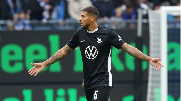 Corinthians intensifica busca por primeiro volante e monitora Vini Souza, destaque do Wolfsburg. Foto: IMAGO / regios24