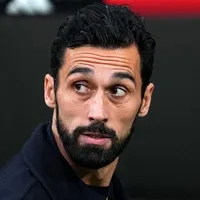 Clube não divulga contrato de Arbeloa, que tenta melhorar clima