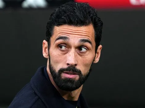 Clube não divulga contrato de Arbeloa, que tenta melhorar clima