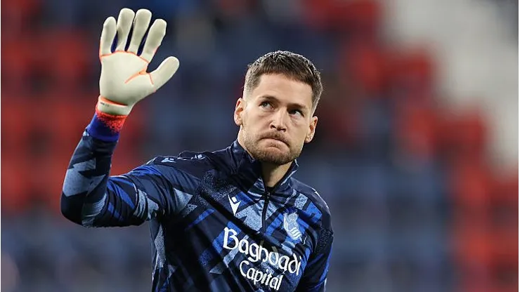 Alex Remiro, goleiro do Real Sociedad, é alvo do Barcelona (Foto: Ion Alcoba Beitia/Getty Images)