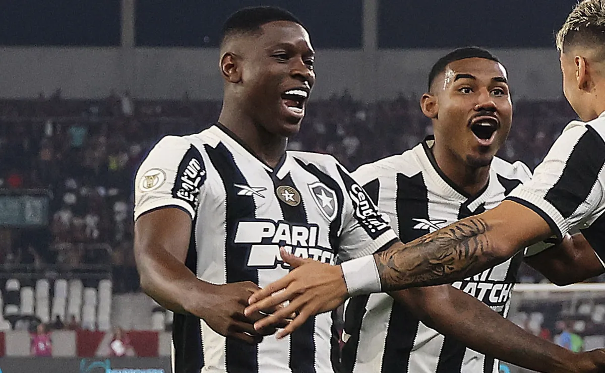 Craque no Corinthians? O Timão avalia a contratação de lateral ex-Botafogo e atualmente na Inglaterra!