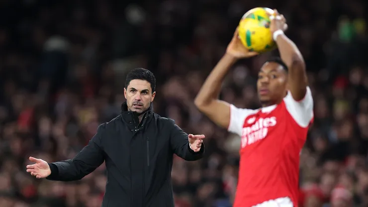 O técnico Mikel Arteta em jogo do Arsenal (Alex Pantling/Getty Images)