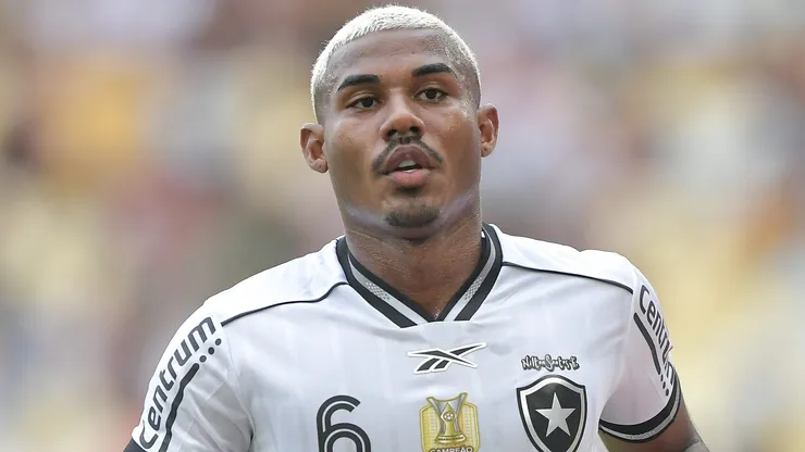 Cuiabano em campo pelo Botafogo. Foto: Thiago Ribeiro/AGIF