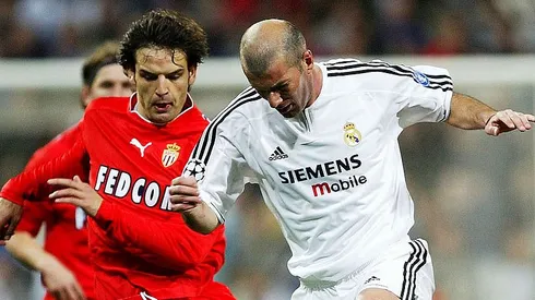 Zinedine Zidane em ação pelo Real Madrid contra o Monaco, em 2003/2004, pela Champions League (Foto: Clive Mason/Getty Images)