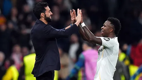 Vini Jr comemora gol com técnico Arbeloa. Angel Martinez/Getty Images.
