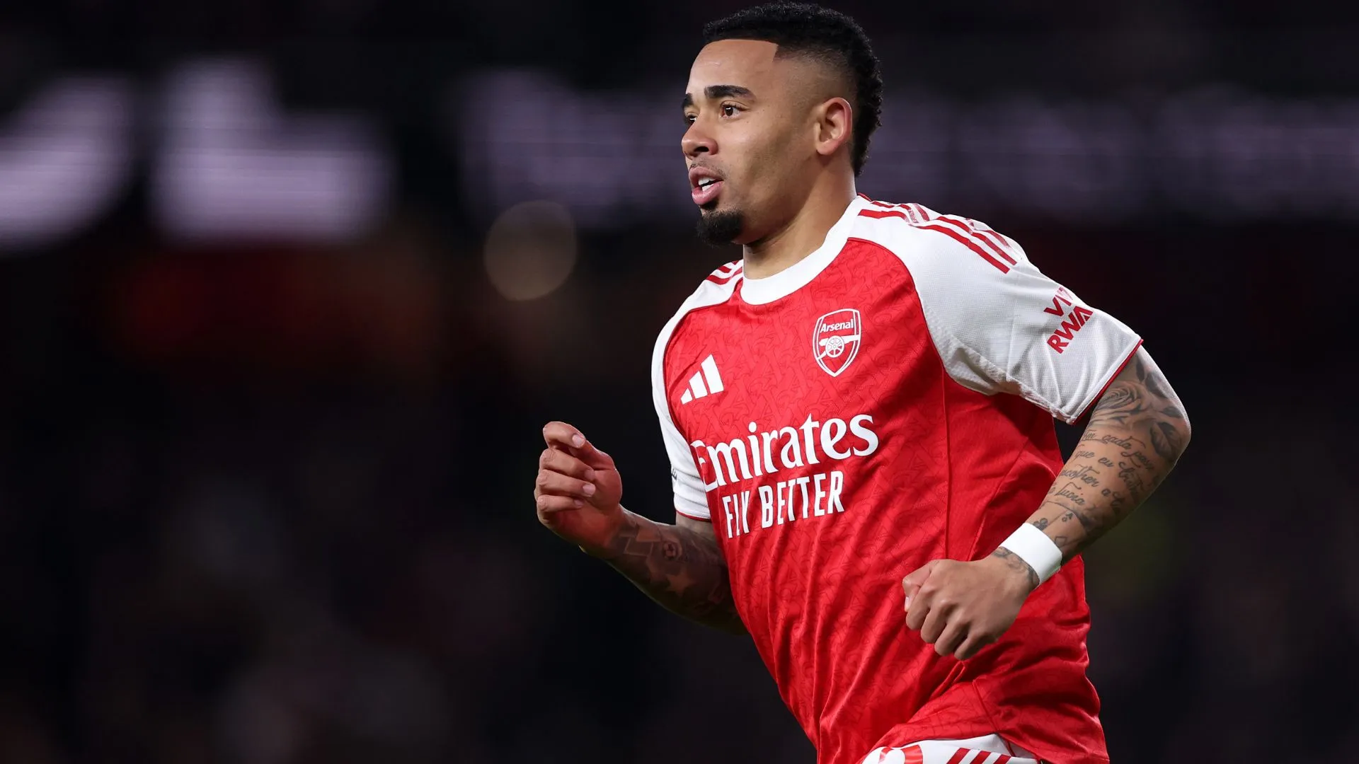 Gabriel Jesus chega em alta para o clássico entre Gunners e Red Devils (foto: Julian Finney/Getty Images)