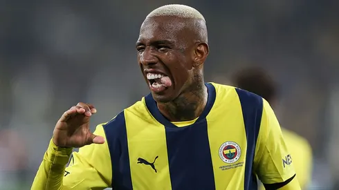 Anderson Talisca, do Fenerbahçe, recebeu sondagens nos últimos dias de dois clubes do Brasil, mas o clube turco não deve liberá-lo agora (Foto: Ahmad Mora/Getty Images)
