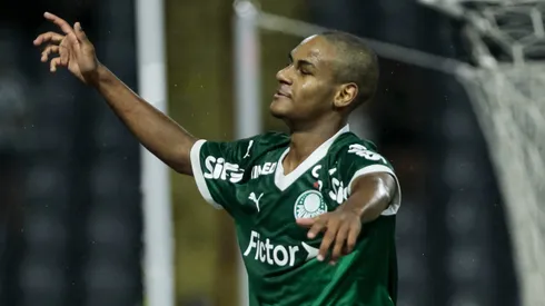 Barcelona já deixou claro para o staff de Eduardo Conceição, joia do Palmeiras, que tem interesse. Foto: Marco Miatelo/AGIF
