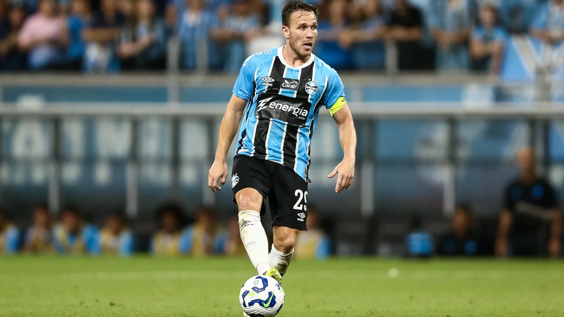 O meio-campista Arthur em jogo do Grêmio