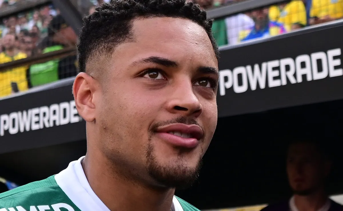 Clubes da Premier League reagem e cobram Palmeiras: R$ 310 milhões por Vitor Roque em jogo!
