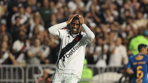 O atacante Rayan lamenta lance em jogo do Vasco (Wagner Meier/Getty Images)