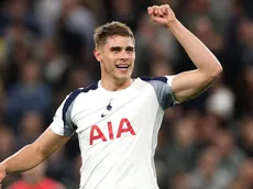 Tottenham exige R$ 713 milhões por Van de Ven