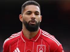 Douglas Luiz perde espaço no Forest e quer mais chances