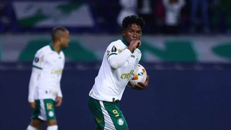 Endrick em jogo do Palmeiras na Libertadores (Franklin Jacome/Getty Images)