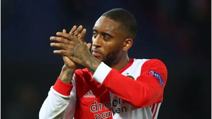 Leroy Fer, pelo Feyenoord, foi oferecido ao Corinthians. Hoje, ele está sem clube, mas tem passagem pela Europa e foi revelado pelo rival do clube que revelou Memphis Depay (Foto: Dean Mouhtaropoulos/Getty Images)