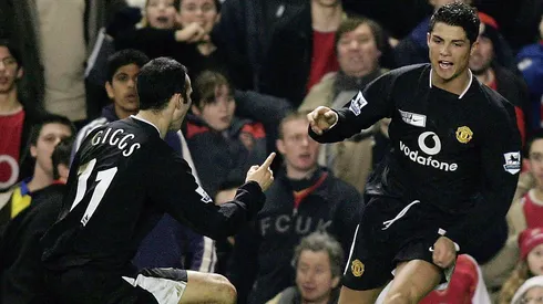 Manchester United tinha Giggs e Cristiano Ronaldo no elenco, quando derrotou o Arsenal por 4 a 2 jogando de uniforme preto, em 2004/2005