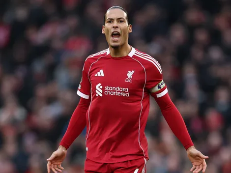 Van Dijk critica pergunta sobre troca de Slot por Xabi