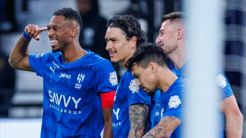 Com golaço de bicicleta, Al-Hilal vira o jogo contra Al-Fayha e mantém a ponta da tabela. (Foto: Abdullah Ahmed/Getty Images)
