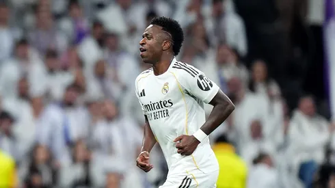 Real Madrid em alerta: futuro de Vinicius Júnior ameaçado por oferta bilionária do Al-Ahli. (Foto por Aitor Alcalde/Getty Images)
