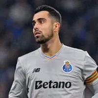 Aston Villa avalia Diogo Costa e James Trafford para o lugar de Dibu