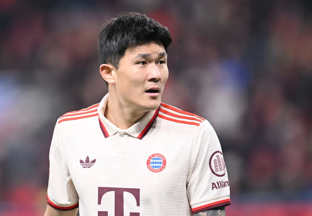 Chelsea quer Kim Min-jae. Min em campo, com a camisa branca