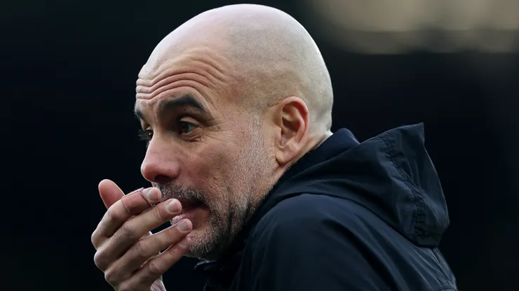 Pep Guardiola em jogo do Manchester City (Carl Recine/Getty Images)