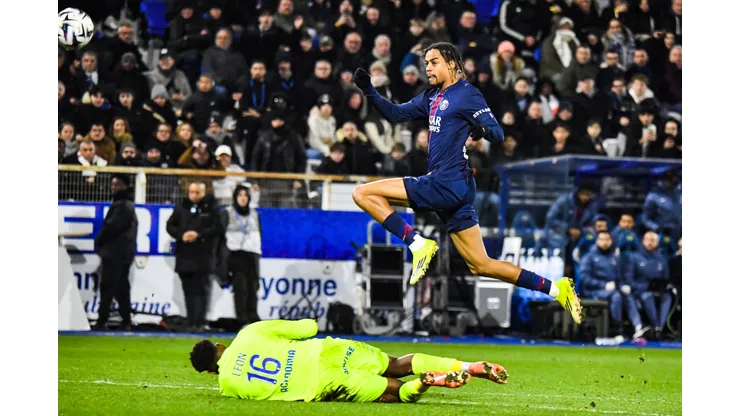PSG supera retranca do Auxerre com gol aos 79 minutos e soma 45 pontos. Foto: IMAGO / PsnewZ