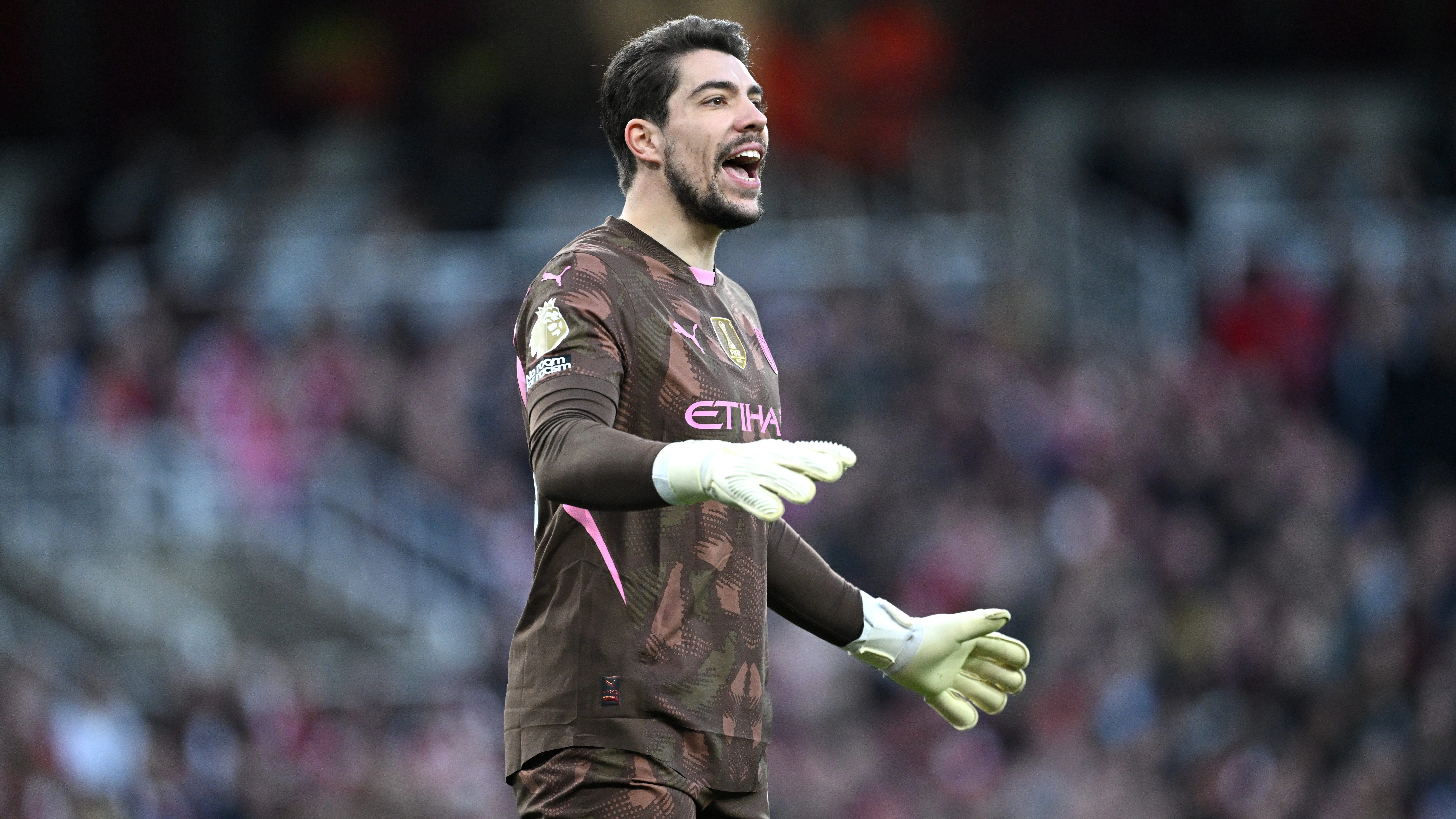 Stefan Ortega, alvo do Bayer Leverkusen, em jogo do Manchester City. Foto: Justin Setterfield/Getty Images