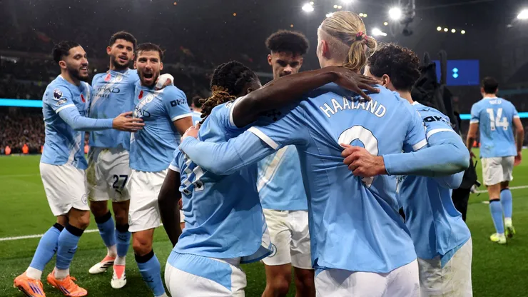 Manchester City comemorando gol
