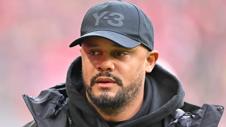 Kompany no jogo do Bayern de Munique contra o Augsburg. Foto: Sebastian Widmann/Getty Images
