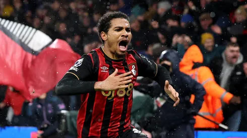 Bournemouth explora erro de Van Dijk e garante três Pontos contra o Liverpool.(Foto de Michael Steele/Getty Images)