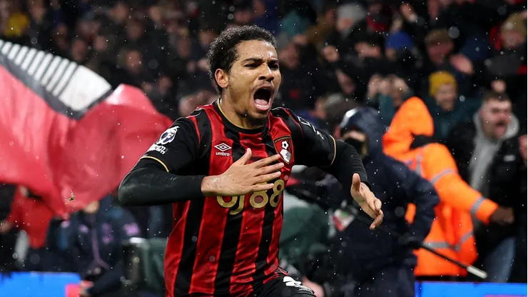 Bournemouth explora erro de Van Dijk e garante três Pontos contra o Liverpool.(Foto de Michael Steele/Getty Images)
