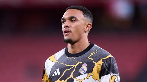 Alexanderr-Arnold voltou a treinar com o elenco do Real Madrid