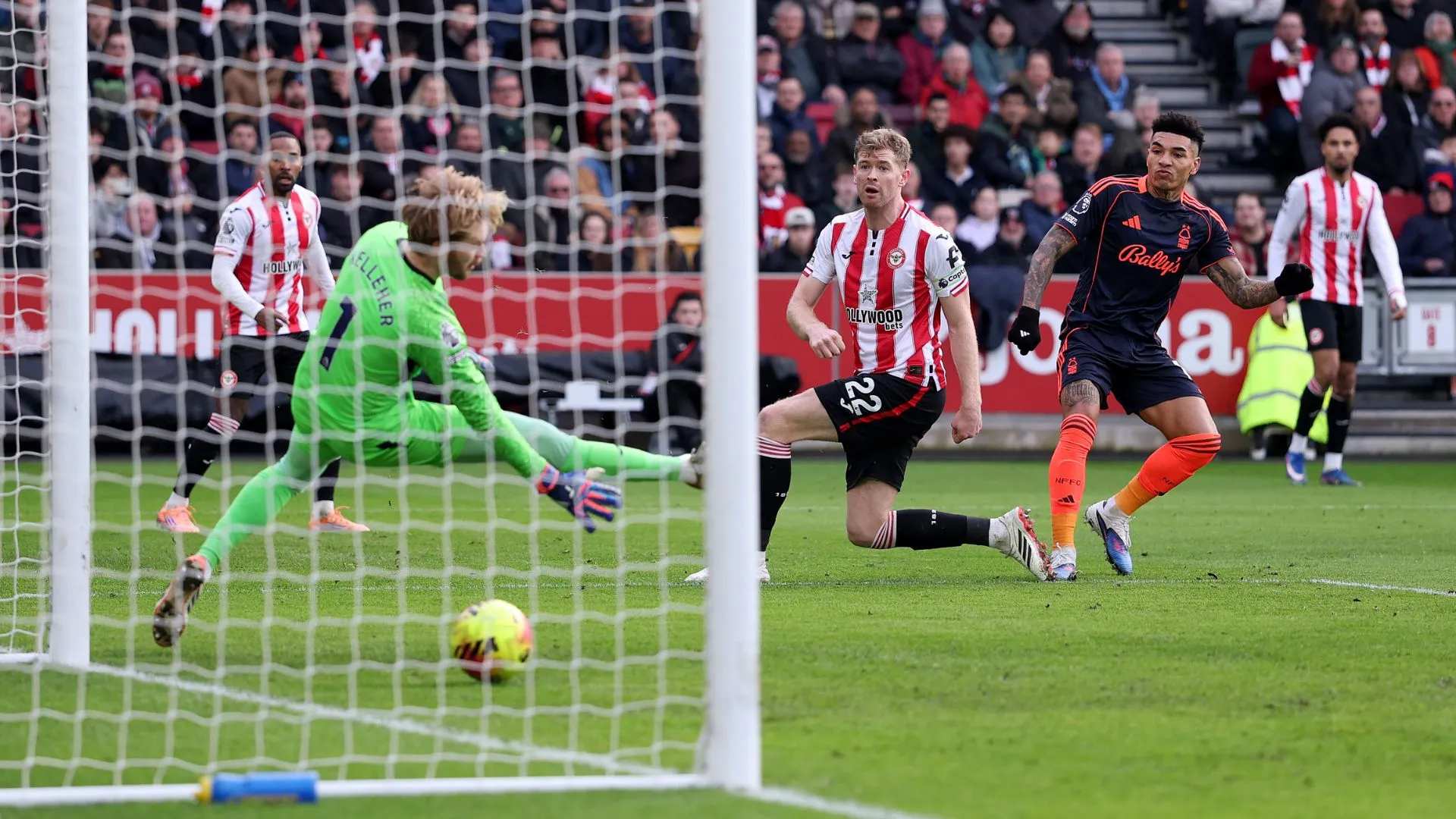 Lance do gol de Igor Jesus em Brentford x Nottingham Forest (foto: Ryan Pierse/Getty Images)