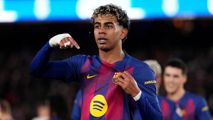 Lamine Yamal marca pelo Barcelona. (Foto: Alex Caparros/Getty Images)
