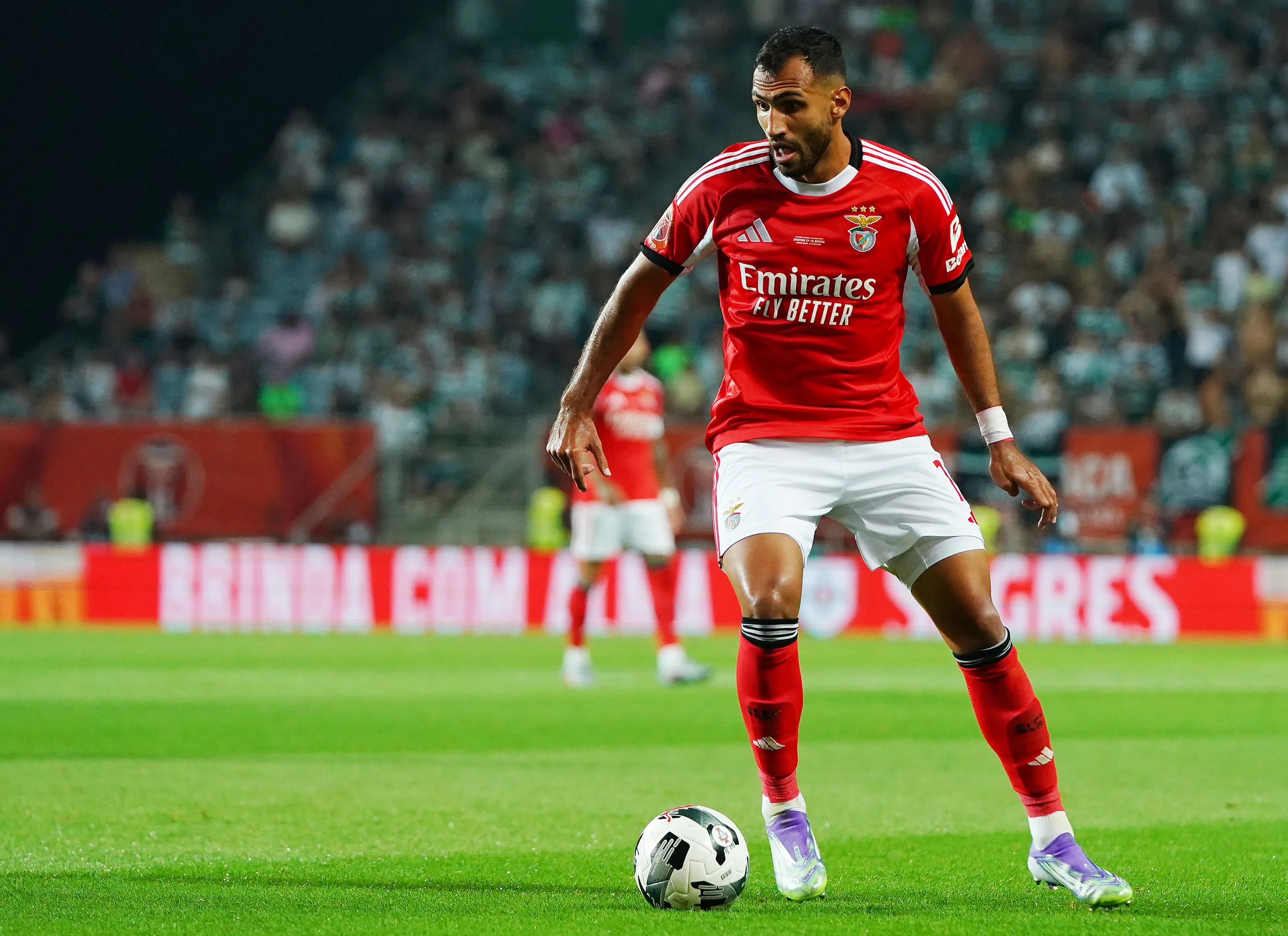 Pavlidis em ação pelo Benfica.  (Foto: Gualter Fatia/Getty Images)